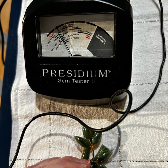 Jadite bamboo pin vintage 1960s - Picture 2 of 4